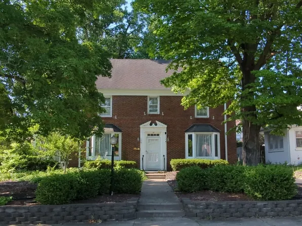 12 W Raymond Ave, Oakwood, IL 61832