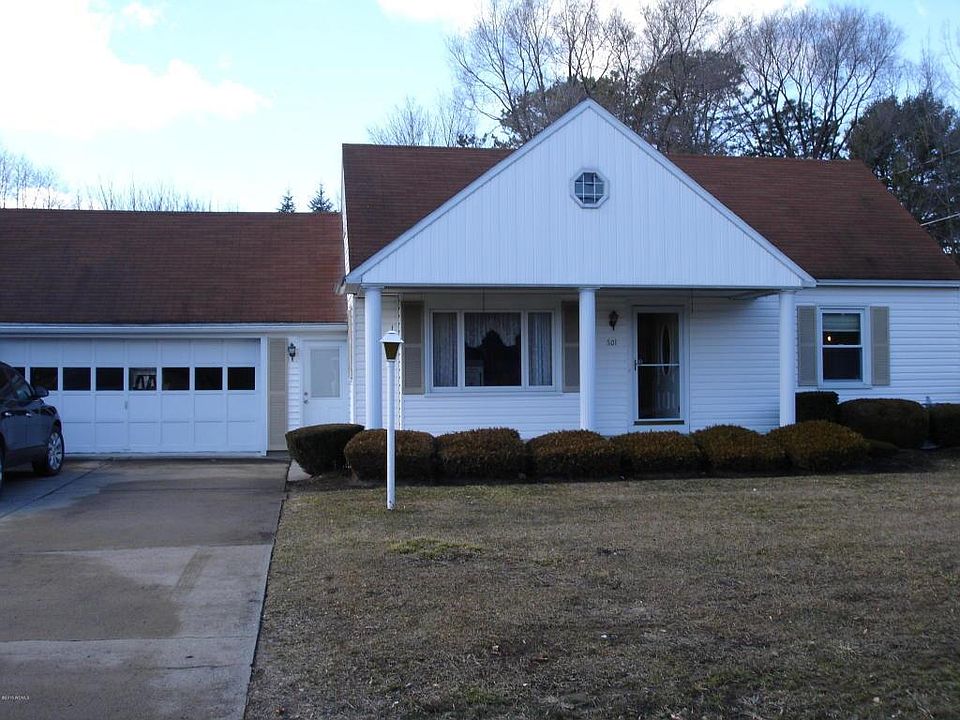 1st image of 601 Gansevoort Rd