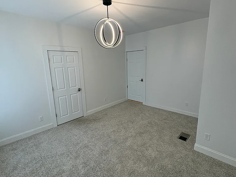 2571 Jackson Ave — Photo 8