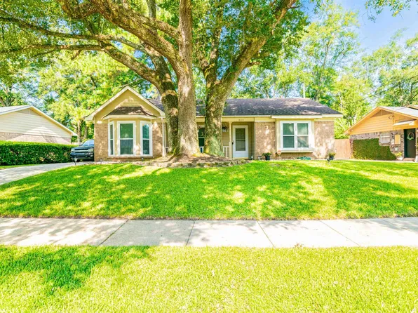 1829 Summer Place Dr E, Mobile, AL 36618