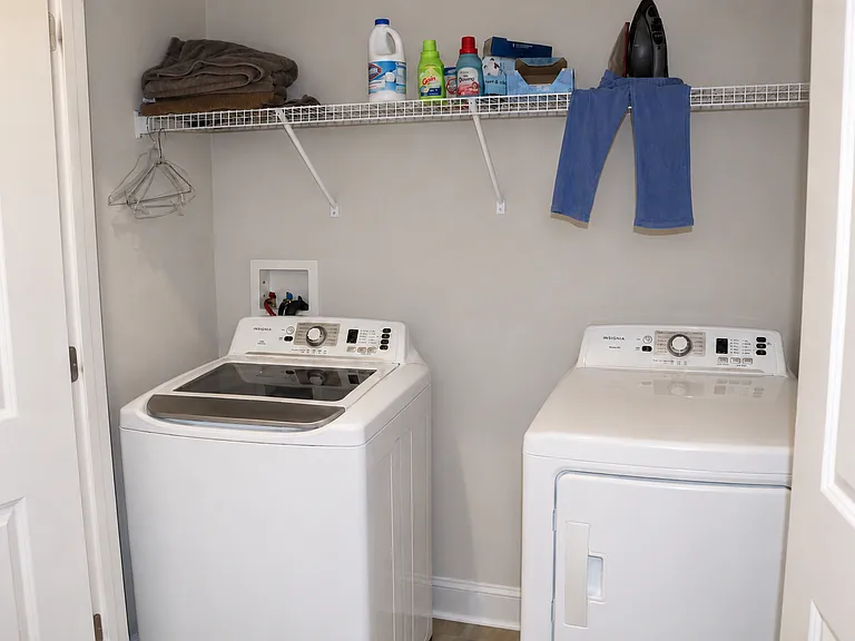 9543 Capital Ln — Photo 23