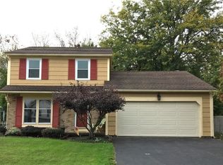 305 Pebbleview Dr, Rochester, NY 14612