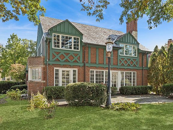 4th image of 220 Maplewood Rd