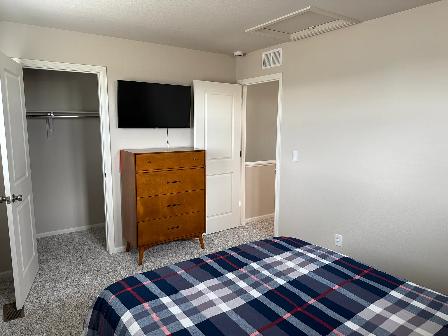 4 bed, 3.5 bath, 1944 sqft, $1,300 — Photo 4