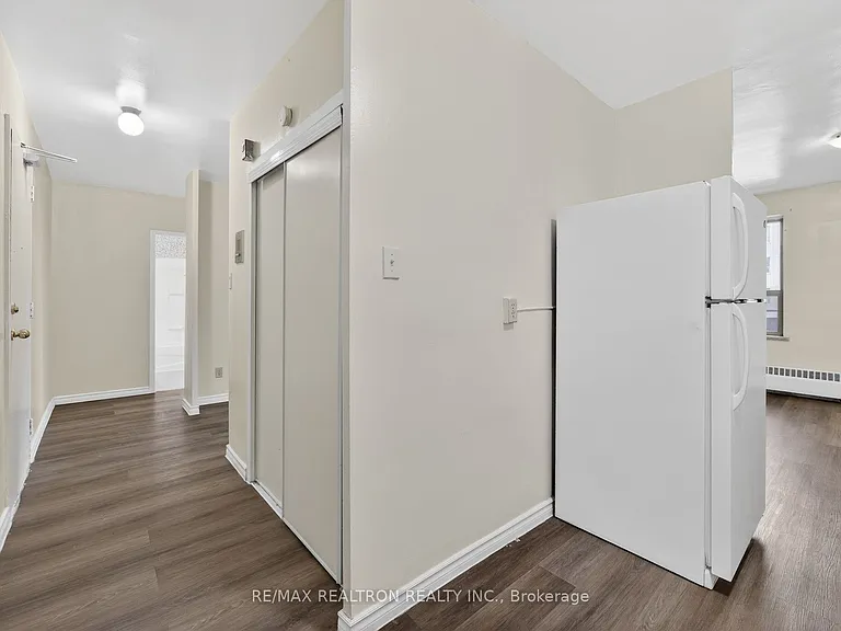 275 Wentworth St W #716 — Photo 7