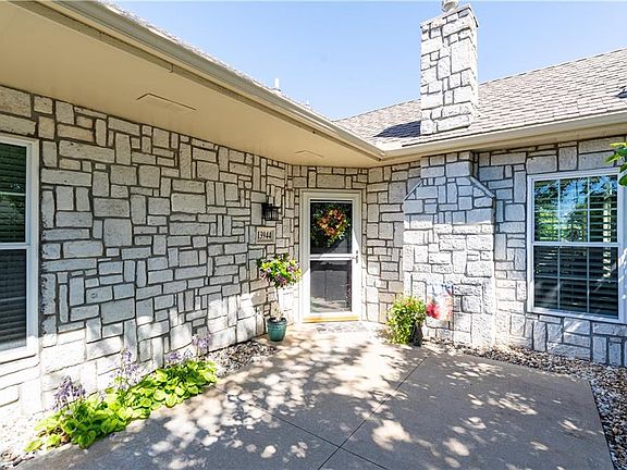 3rd image of 13944 Kenneth Ct