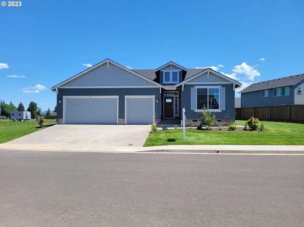 1464 Farmington Dr #127, Junction City, OR 97448