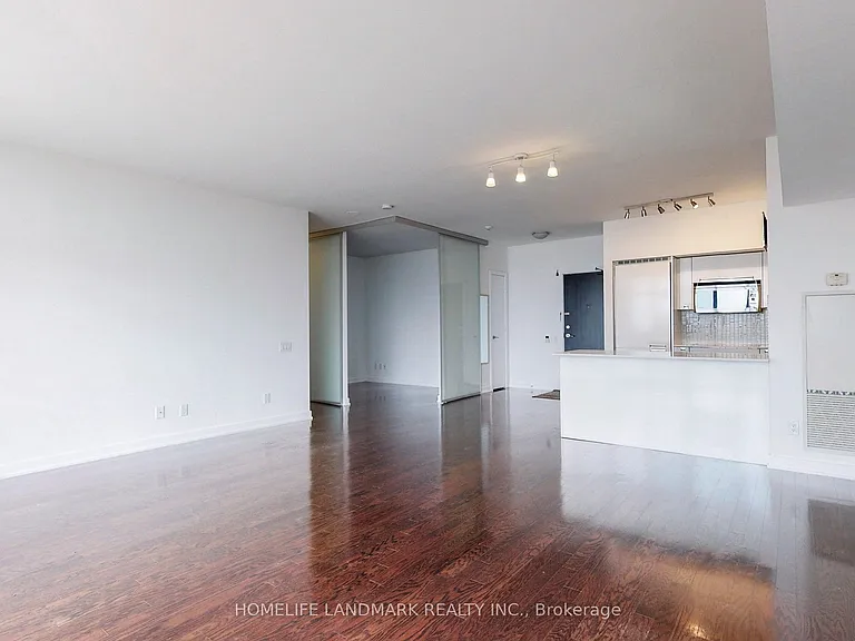 33 Charles St E #3406 — Photo 8