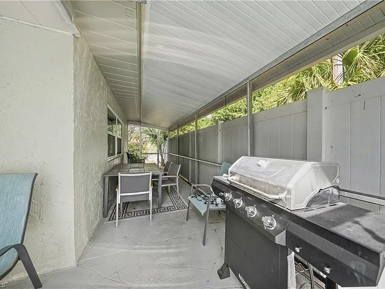 2473 Poinciana St — Photo 41