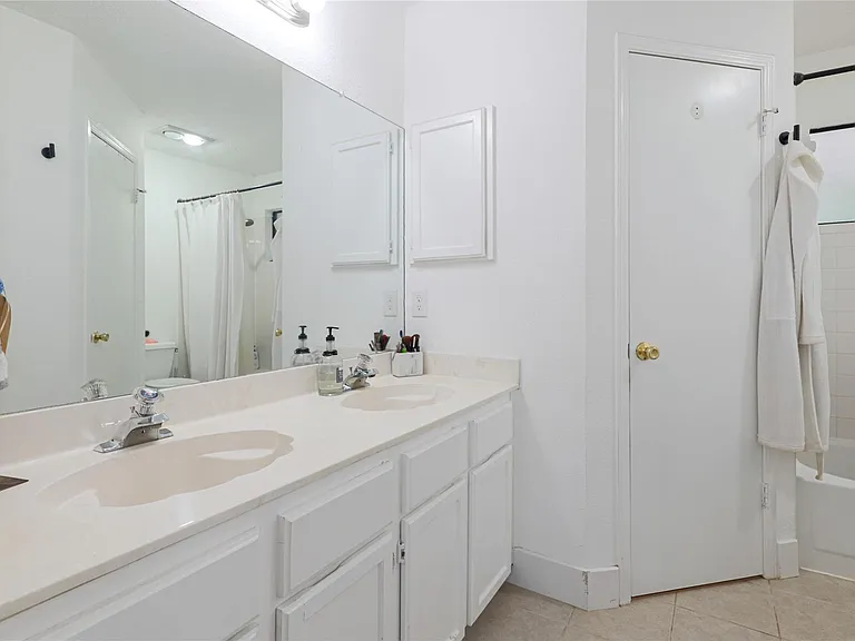 8812 United Kingdom Dr — Photo 18
