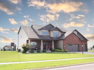 1709 Rustic Oak Dr, Washington, IL 61571