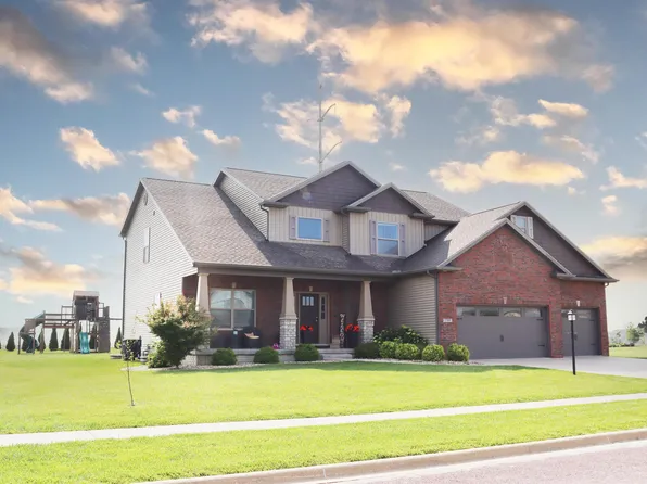 1709 Rustic Oak Dr, Washington, IL 61571