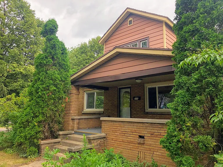 224 Garfield Ave NW — Photo 1