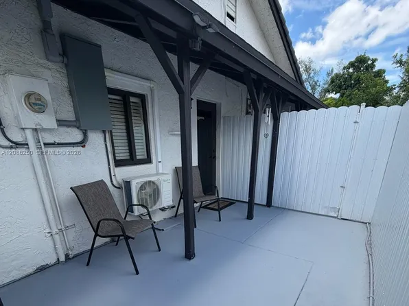 5871 NW 201st Ln, Hialeah, FL 33015
