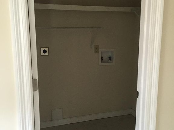 W/D closet