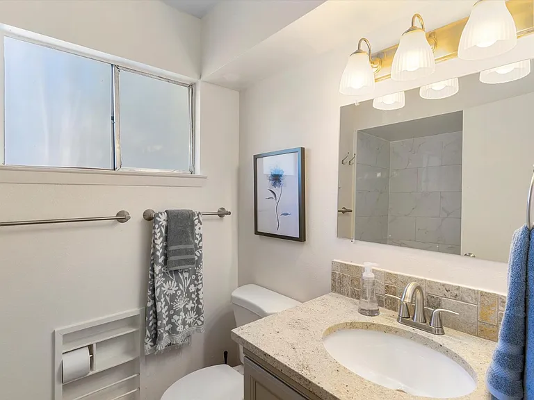 10217 Santa Paula Ave NE — Photo 26