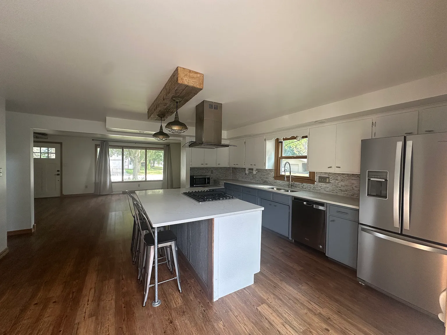 4 bed, 2475 sqft, $2,500 — Photo 3