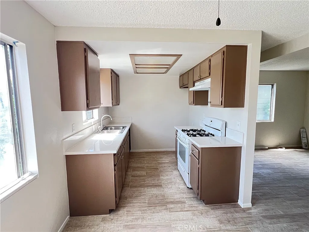 1 bed, 600 sqft, $1,900 — Photo 1