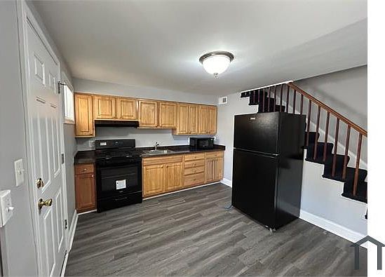 2nd image of 3527 Woodstock Ave