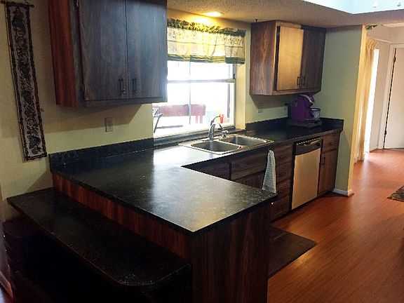 4th image of 423 Sportsman Ave