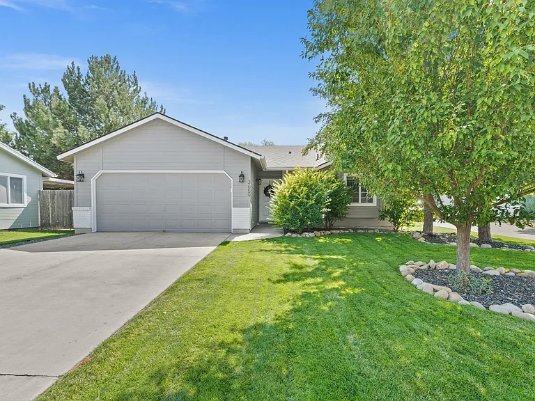 3659 E Wormwood Ct — Photo 1
