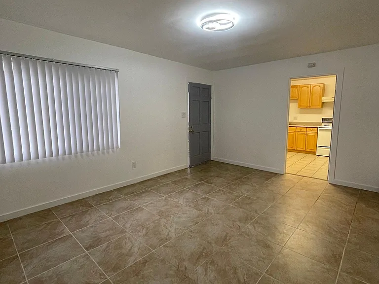 217 E Taylor St — Photo 8