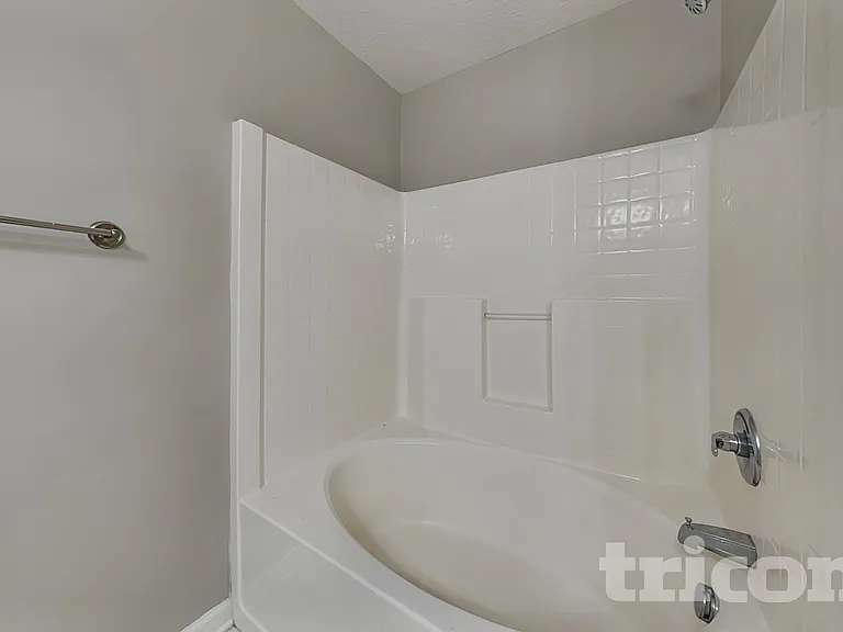 2124 Sylvan Lake Dr — Photo 8