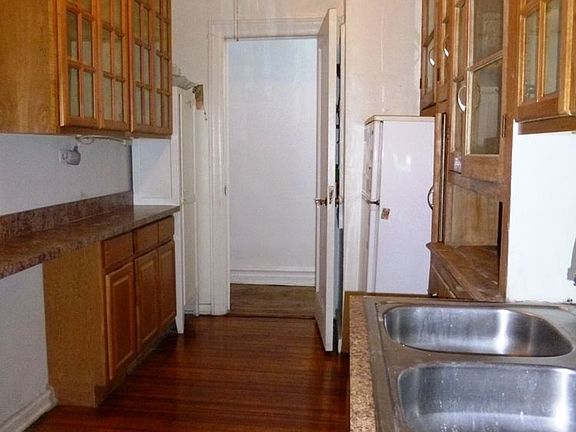 4th image of 870 W 181st St APT 7