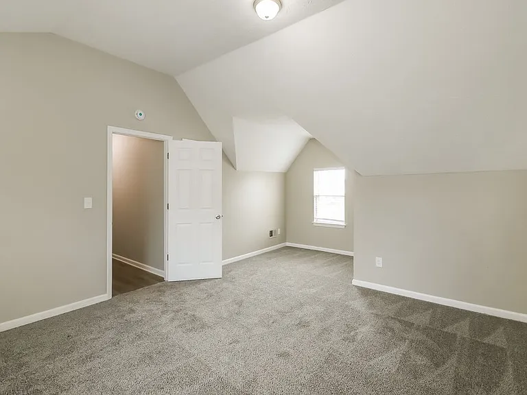 80 Greenway Dr — Photo 16