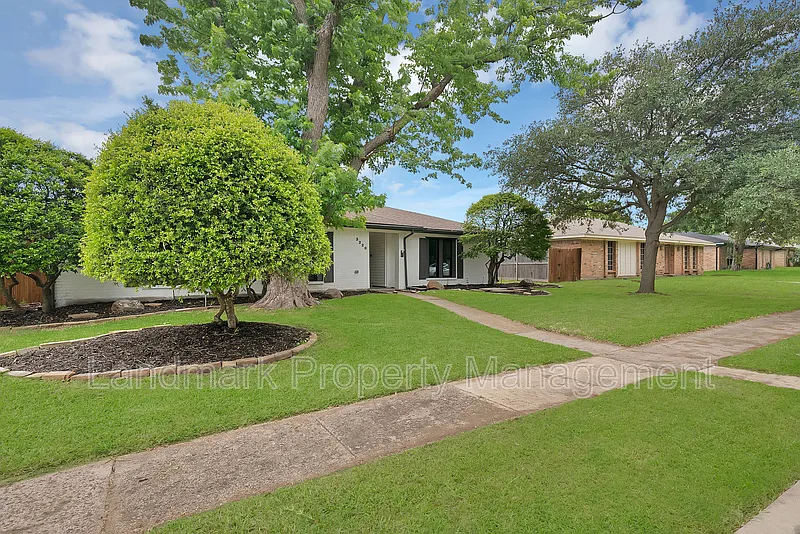 4 bed, 2.0 bath, 2819 sqft, $4,000 — Photo 3