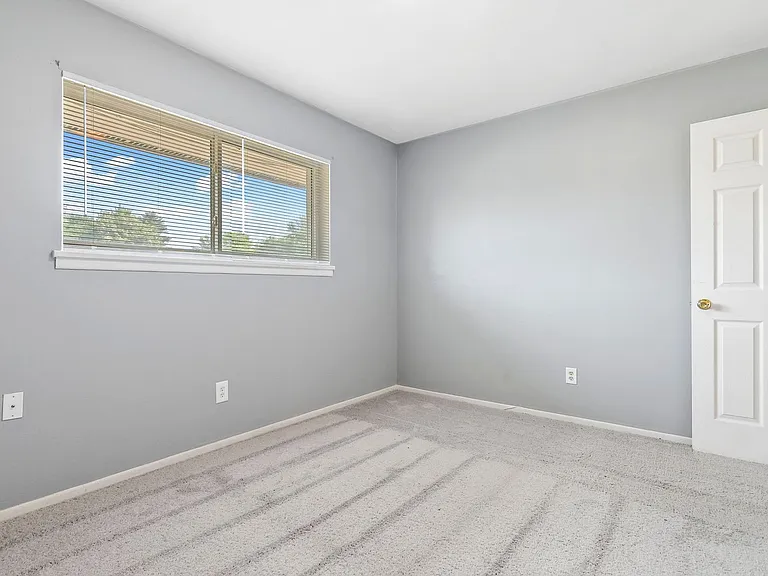 509 White City Blvd — Photo 38