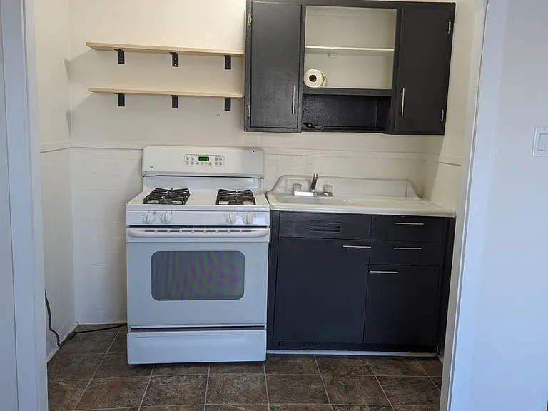 814 7th St #4-units 1-6 — Photo 3
