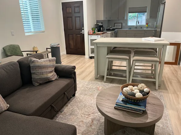 19641 Martha St, Tarzana, CA 91356