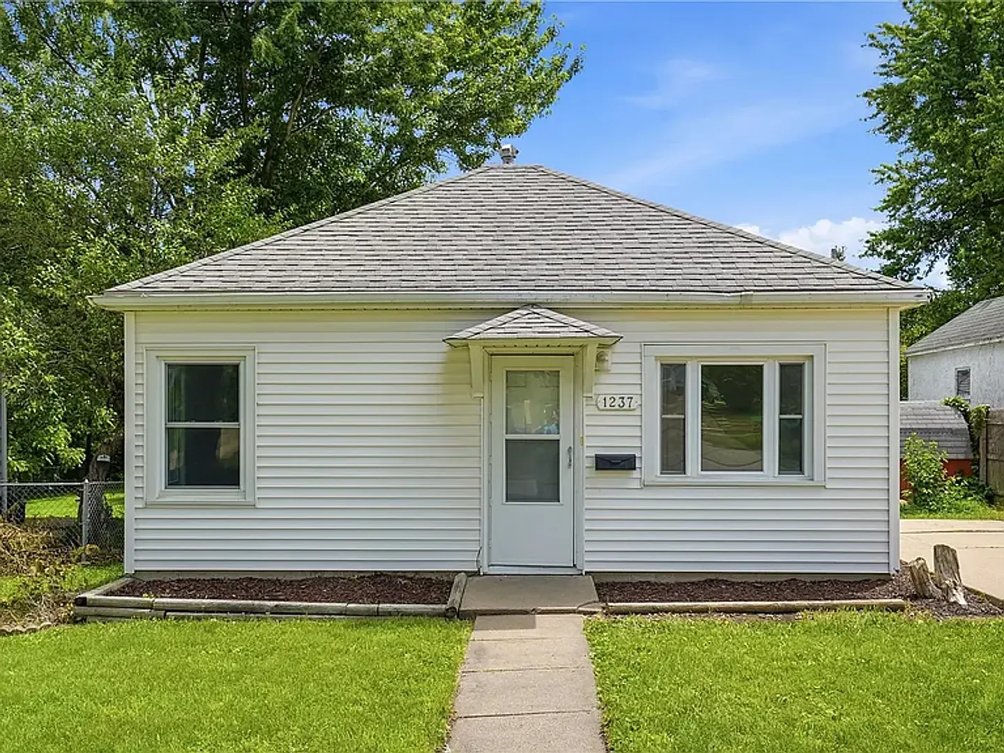 $1,200 | 1 Bedroom 1 Bath | Slab | W&D |Central A/C| Back deck| Large yard — Photo 1