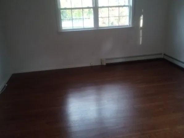 (undisclosed Address), Woodbury, NY 11797