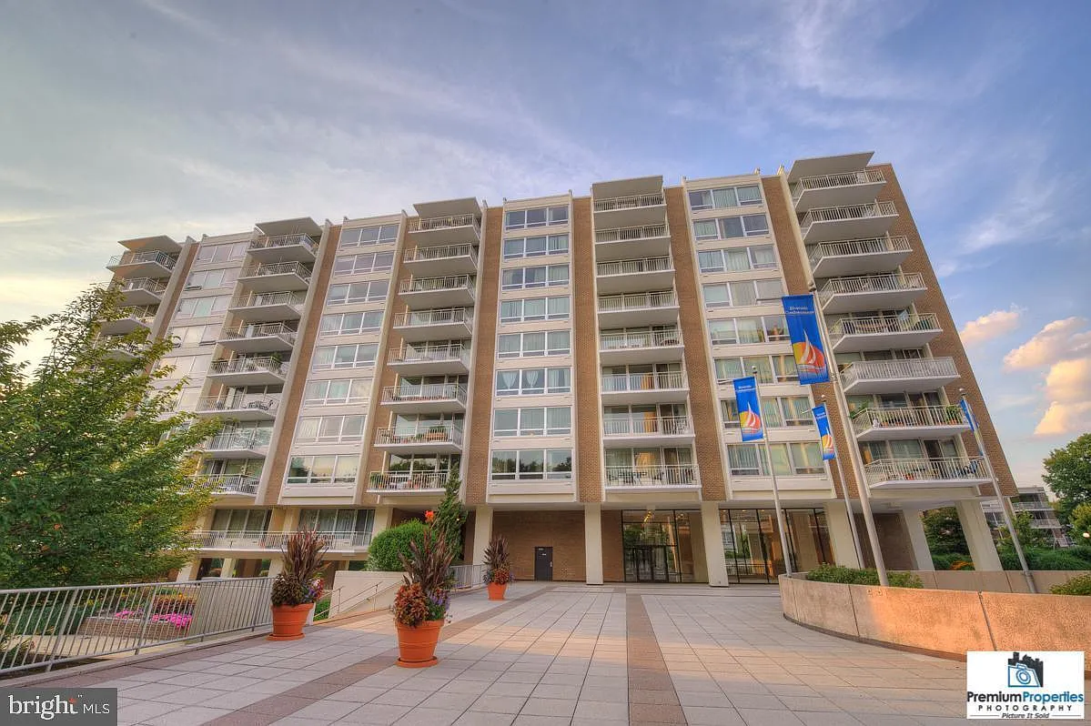 1 bed, 585 sqft, $2,500 — Photo 1