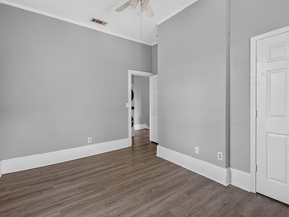 4th image of 1421 Barnard St #B