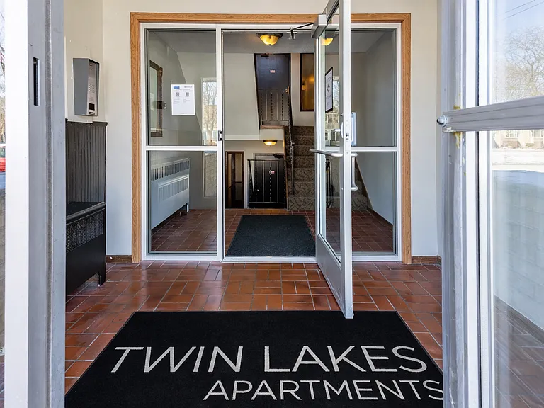 Twin Lakes Apartments — Photo 14