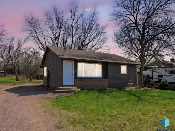 320 S 2nd Ave, Brandon, SD 57005