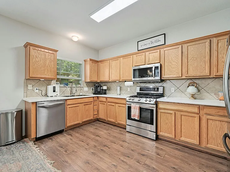 2213 Hazen Ln — Photo 7