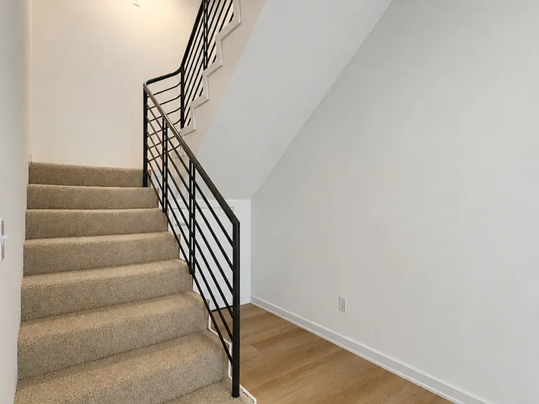 1226 23rd St #9 — Photo 14