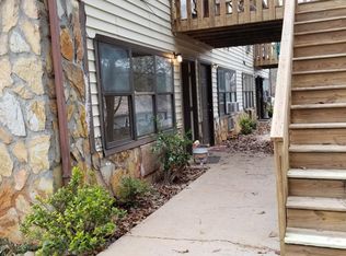 162 Pine Crest Cir APT 15, Cleveland, GA 30528