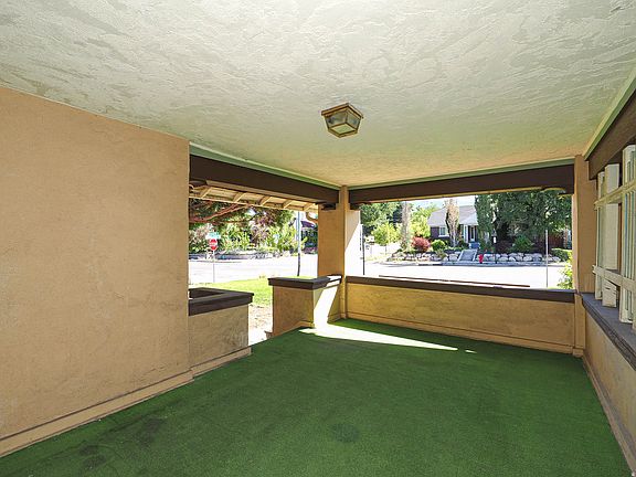 5th image of 2466 S Highland Dr