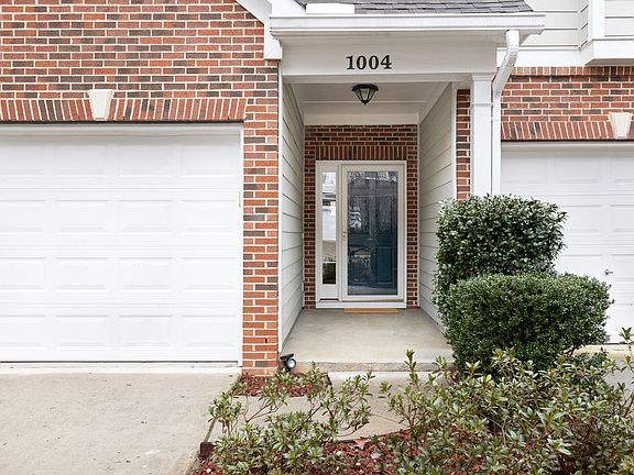 2nd image of 1004 Bartlett Cir