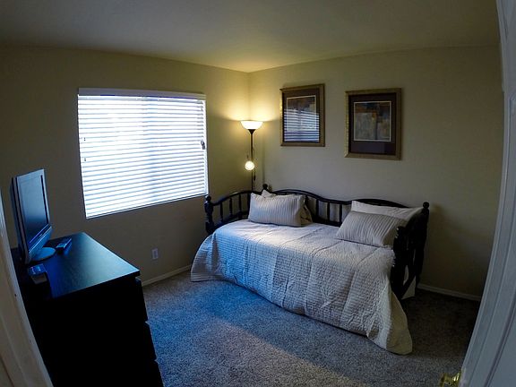 Bedroom 2 with trundle, sleeps 2 with TV and Nintendo wii