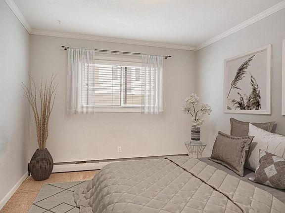 3rd image of 440 Ridgewood Ave #104
