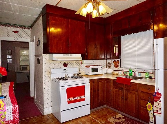 4th image of 3812 N Nora Ave