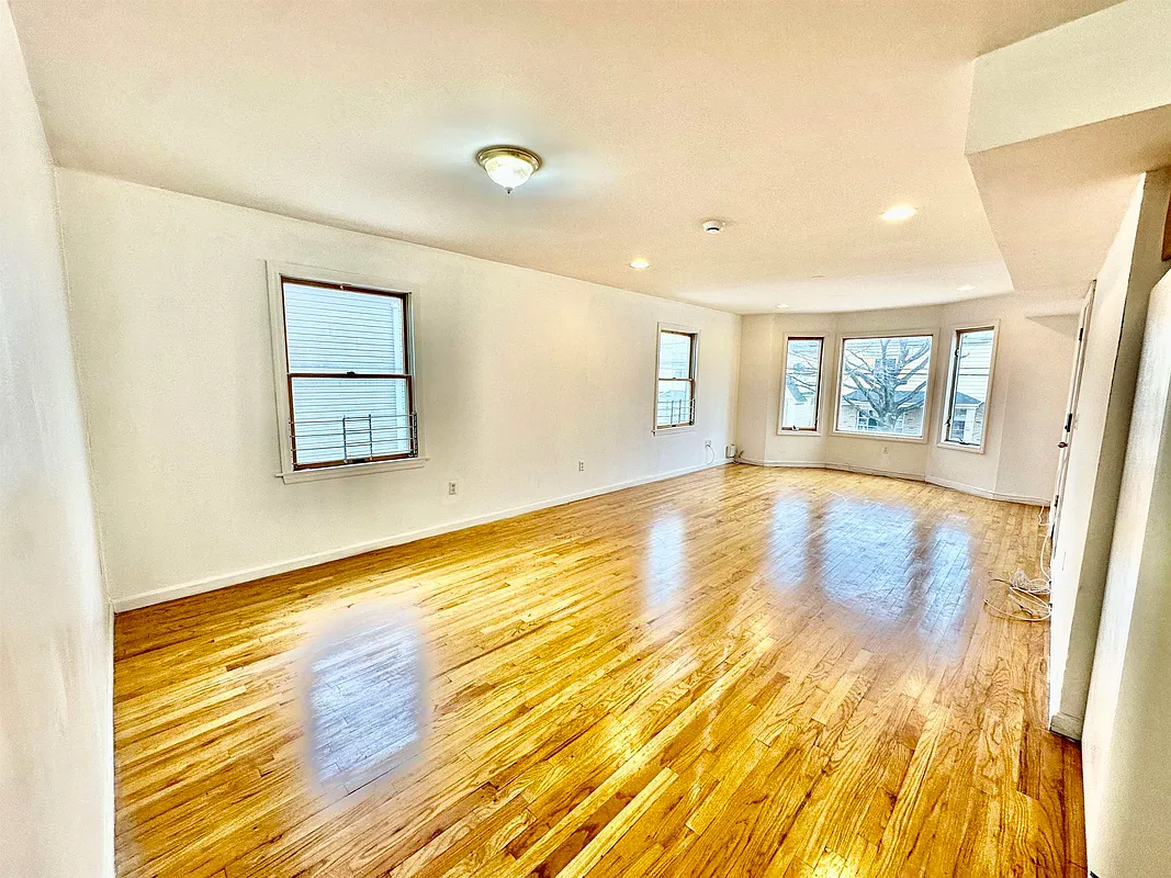 53 Williams Avenue 2