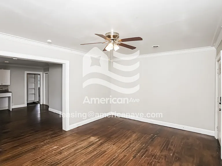 1617_004_living_room_13786570.jpg