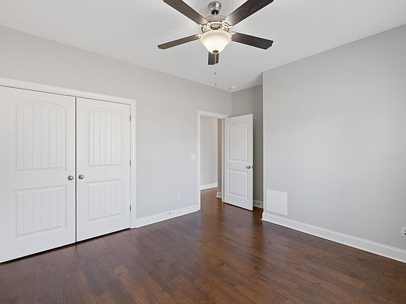 3rd image of 15 Hollyhock Ln